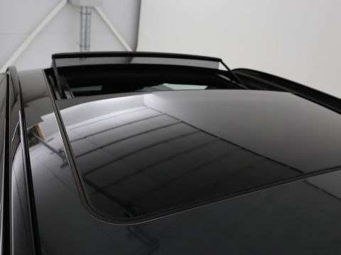 BMW 3-serie 320e M-Sport | Panoramadak | Adaptive cruise | Leder | Trekhaak | Head-Up | Camera | Stoel & stuurverwarming | Carplay | Navigatie | Sfeerverlichting | Live Cockpit