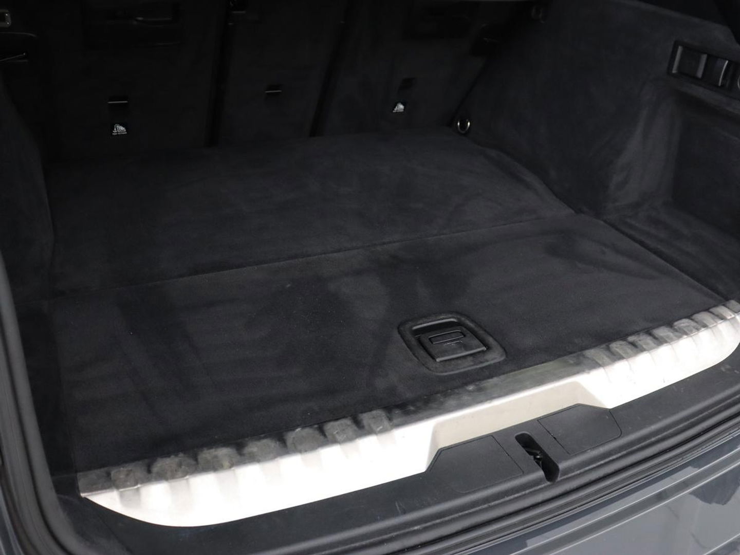 BMW 3-serie 320e M-Sport | Panoramadak | Adaptive cruise | Leder | Trekhaak | Head-Up | Camera | Stoel & stuurverwarming | Carplay | Navigatie | Sfeerverlichting | Live Cockpit