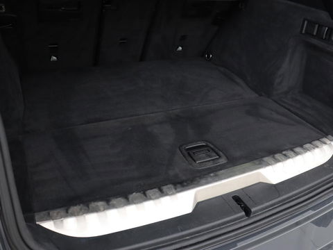 BMW 3-serie 320e M-Sport | Panoramadak | Adaptive cruise | Leder | Trekhaak | Head-Up | Camera | Stoel & stuurverwarming | Carplay | Navigatie | Sfeerverlichting | Live Cockpit