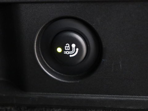 BMW 3-serie 320e M-Sport | Panoramadak | Adaptive cruise | Leder | Trekhaak | Head-Up | Camera | Stoel & stuurverwarming | Carplay | Navigatie | Sfeerverlichting | Live Cockpit