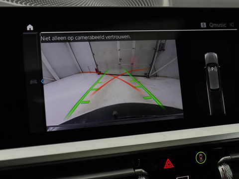 BMW 3-serie 320e M-Sport | Panoramadak | Adaptive cruise | Leder | Trekhaak | Head-Up | Camera | Stoel & stuurverwarming | Carplay | Navigatie | Sfeerverlichting | Live Cockpit