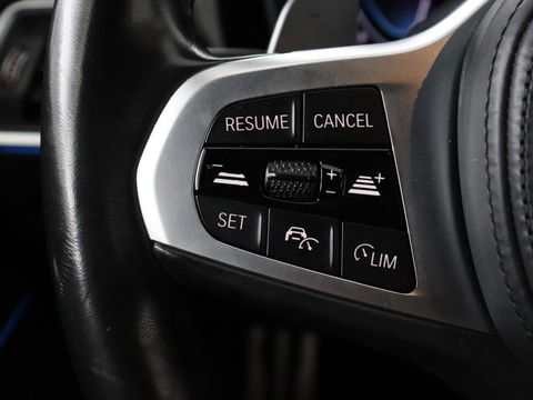 BMW 3-serie 320e M-Sport | Panoramadak | Adaptive cruise | Leder | Trekhaak | Head-Up | Camera | Stoel & stuurverwarming | Carplay | Navigatie | Sfeerverlichting | Live Cockpit