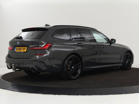 BMW 3-serie 320e M-Sport | Panoramadak | Adaptive cruise | Leder | Trekhaak | Head-Up | Camera | Stoel & stuurverwarming | Carplay | Navigatie | Sfeerverlichting | Live Cockpit