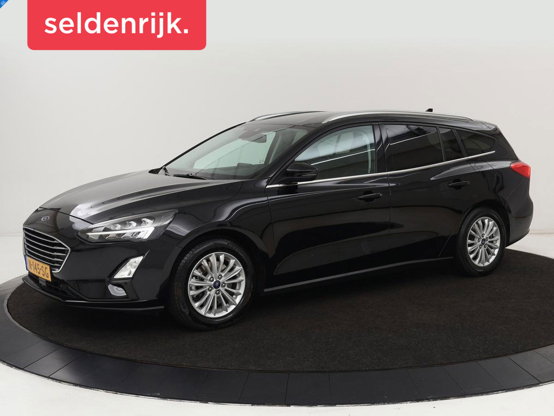 Ford Focus 1.0 EcoBoost Titanium X | Stoel & stuurverwarming | Trekhaak | Adaptive cruise | Camera | Full LED | Carplay | B&O Sound | Digital Cockpit | Keyless | Climate control