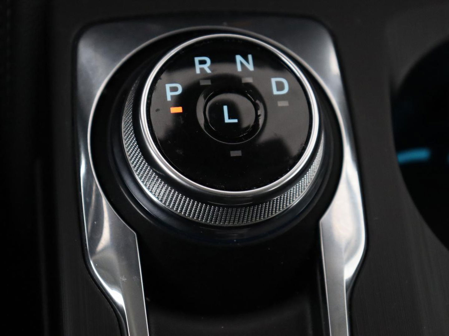 Ford Focus 1.0 EcoBoost Titanium X | Stoel & stuurverwarming | Trekhaak | Adaptive cruise | Camera | Full LED | Carplay | B&O Sound | Digital Cockpit | Keyless | Climate control