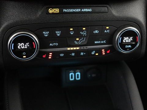 Ford Focus 1.0 EcoBoost Titanium X | Stoel & stuurverwarming | Trekhaak | Adaptive cruise | Camera | Full LED | Carplay | B&O Sound | Digital Cockpit | Keyless | Climate control
