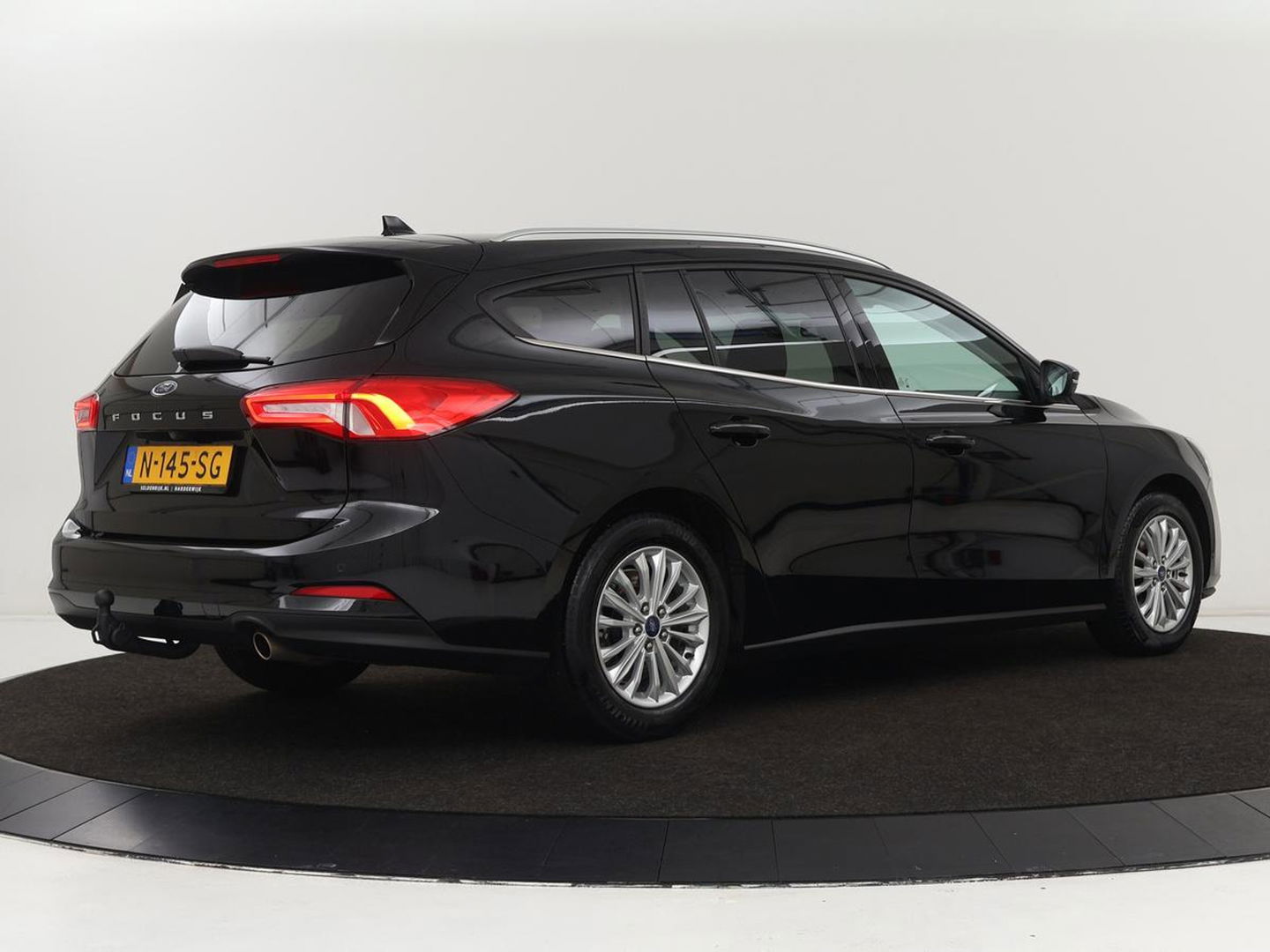 Ford Focus 1.0 EcoBoost Titanium X | Stoel & stuurverwarming | Trekhaak | Adaptive cruise | Camera | Full LED | Carplay | B&O Sound | Digital Cockpit | Keyless | Climate control