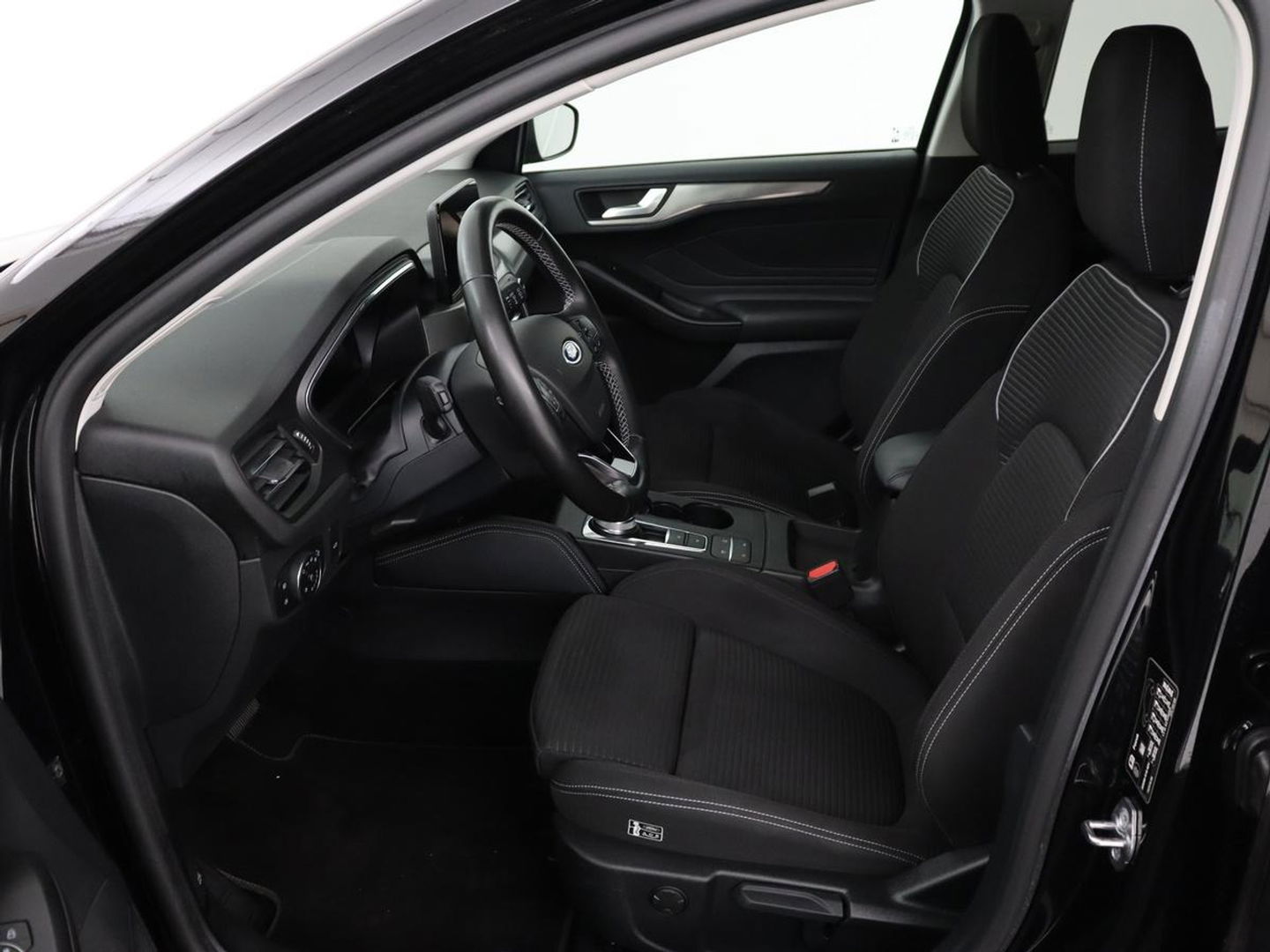 Ford Focus 1.0 EcoBoost Titanium X | Stoel & stuurverwarming | Trekhaak | Adaptive cruise | Camera | Full LED | Carplay | B&O Sound | Digital Cockpit | Keyless | Climate control