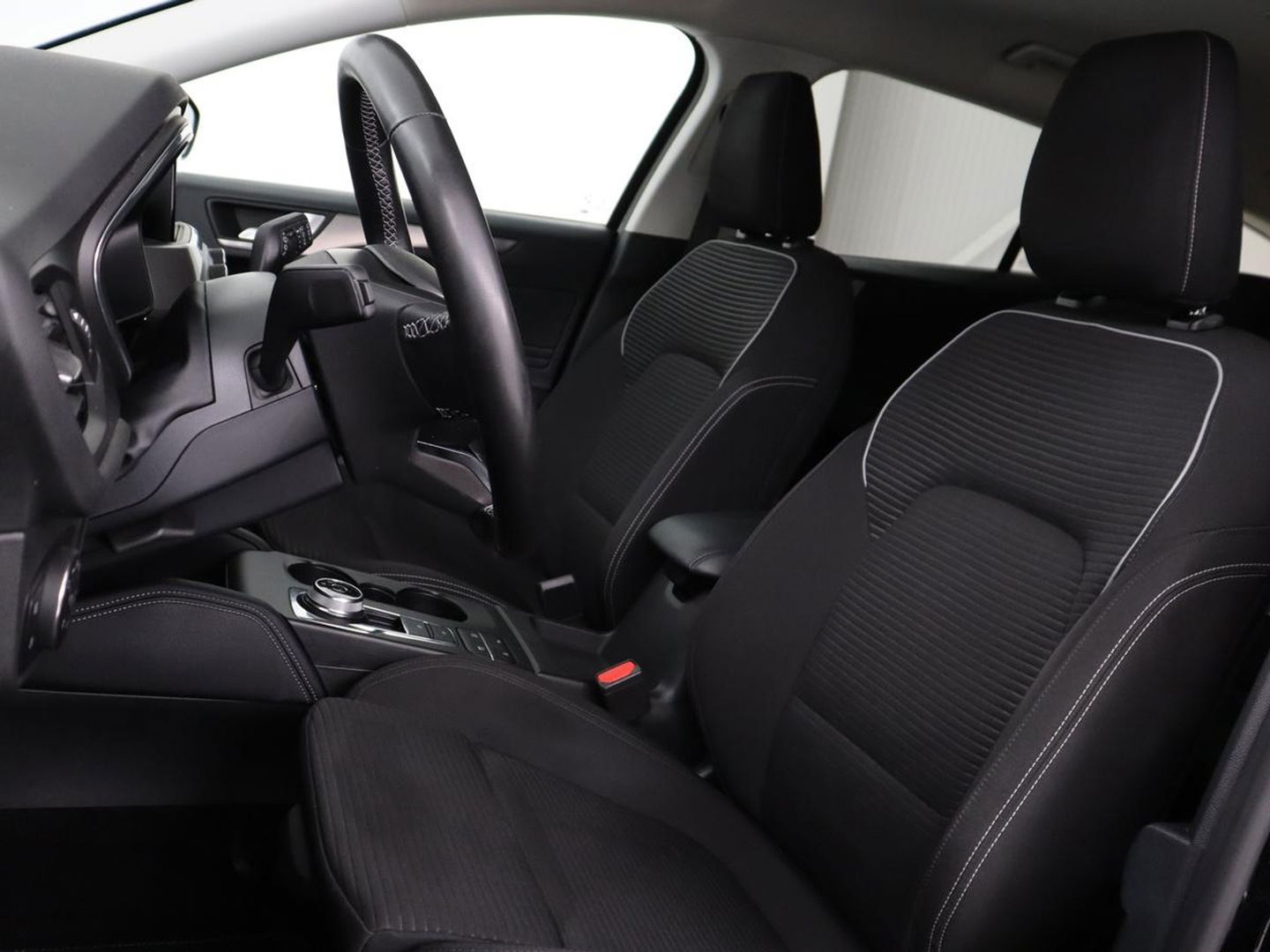 Ford Focus 1.0 EcoBoost Titanium X | Stoel & stuurverwarming | Trekhaak | Adaptive cruise | Camera | Full LED | Carplay | B&O Sound | Digital Cockpit | Keyless | Climate control