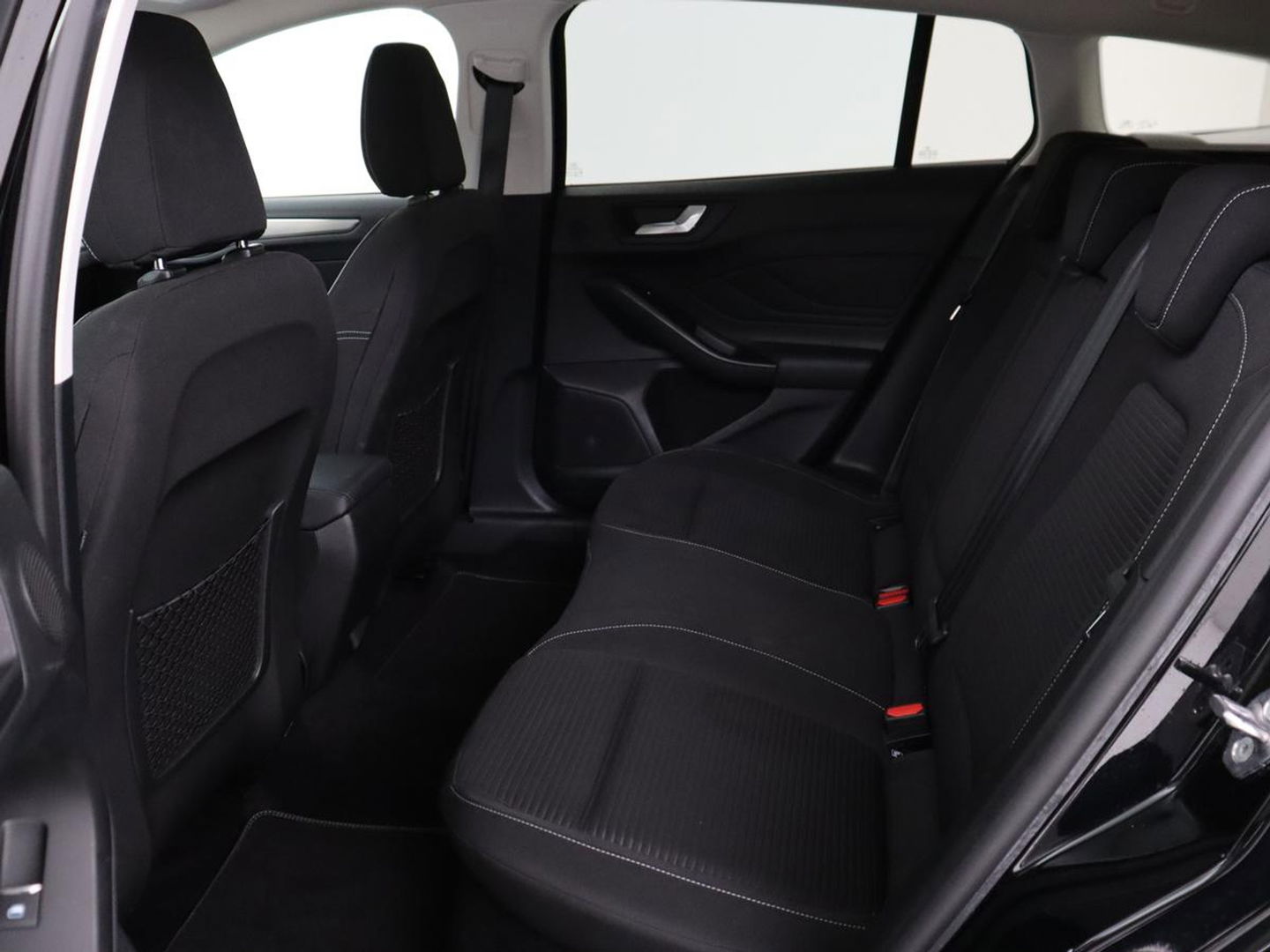 Ford Focus 1.0 EcoBoost Titanium X | Stoel & stuurverwarming | Trekhaak | Adaptive cruise | Camera | Full LED | Carplay | B&O Sound | Digital Cockpit | Keyless | Climate control
