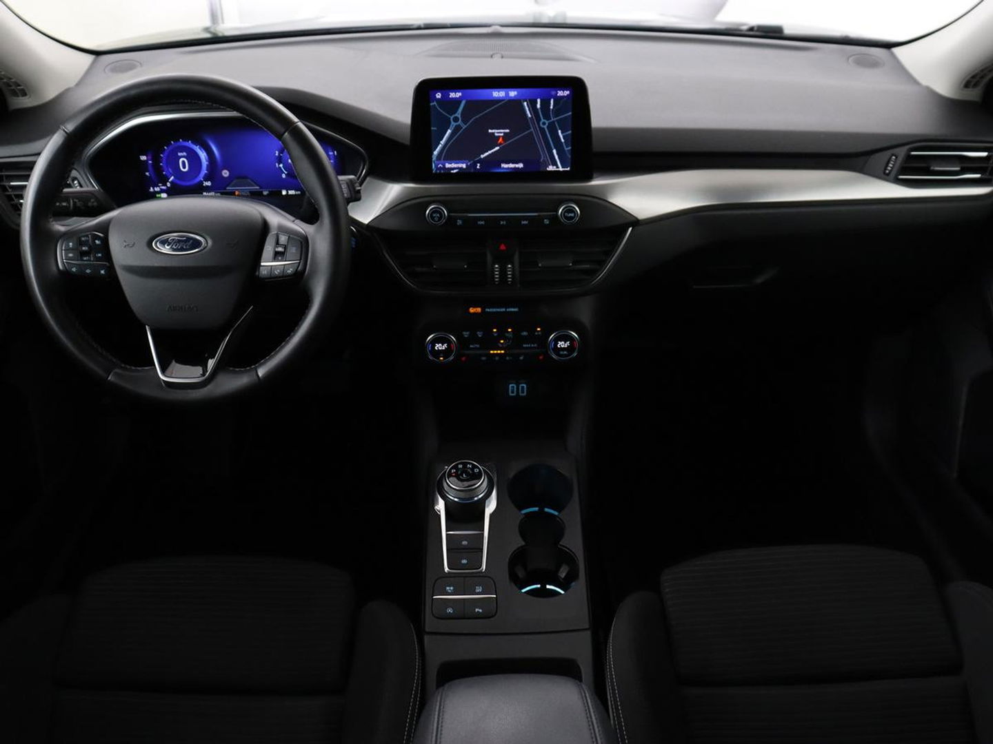 Ford Focus 1.0 EcoBoost Titanium X | Stoel & stuurverwarming | Trekhaak | Adaptive cruise | Camera | Full LED | Carplay | B&O Sound | Digital Cockpit | Keyless | Climate control