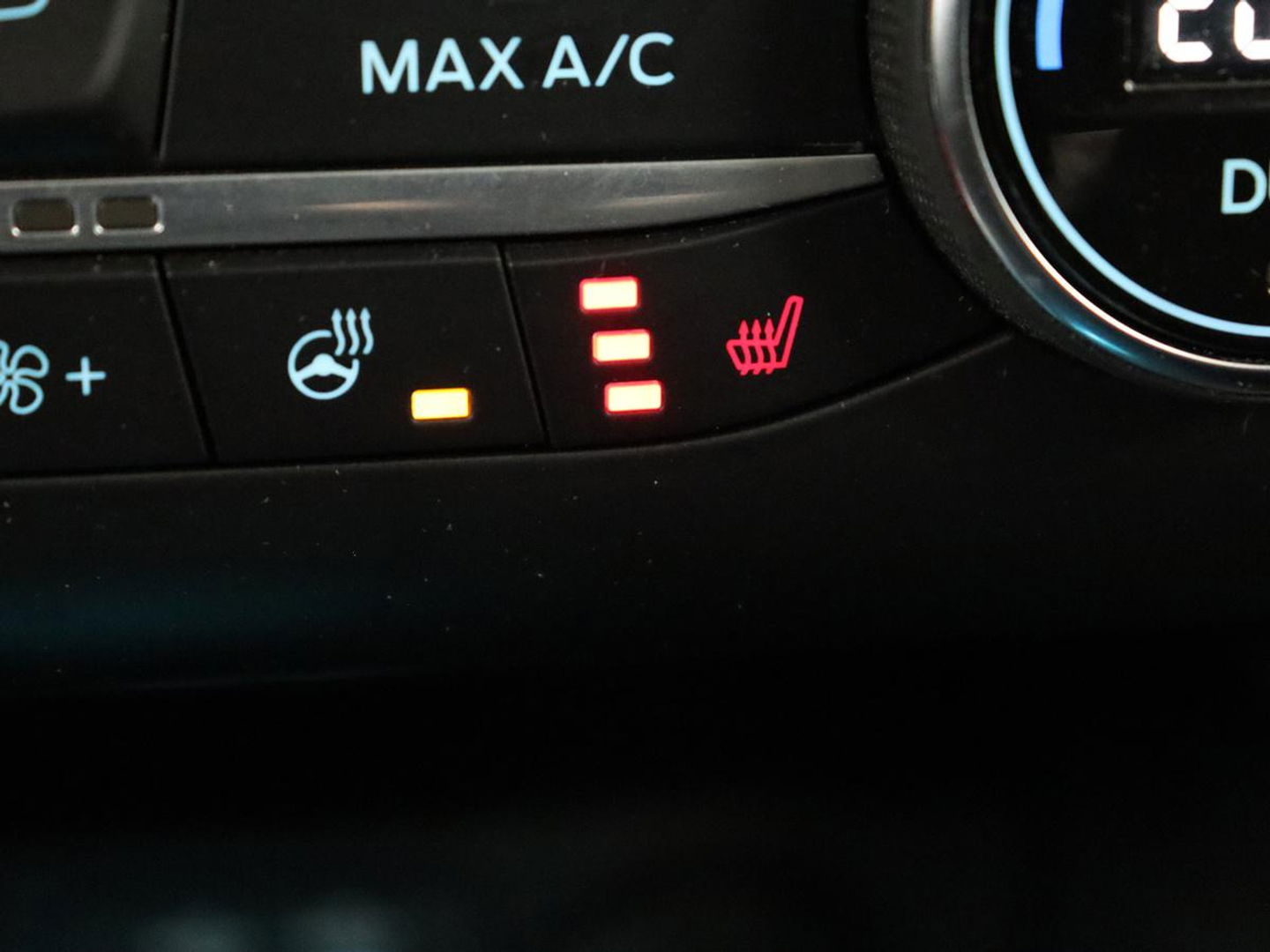 Ford Focus 1.0 EcoBoost Titanium X | Stoel & stuurverwarming | Trekhaak | Adaptive cruise | Camera | Full LED | Carplay | B&O Sound | Digital Cockpit | Keyless | Climate control