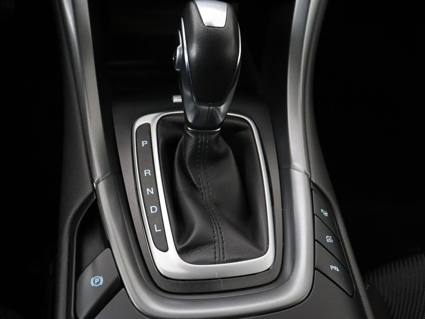 Ford Mondeo 2.0 IVCT HEV Titanium X | Stoelverwarming | Adaptive cruise | Carplay | Camera | Keyless | Memory | Navigatie | Full LED | Park Assist | Verwarmde voorruit
