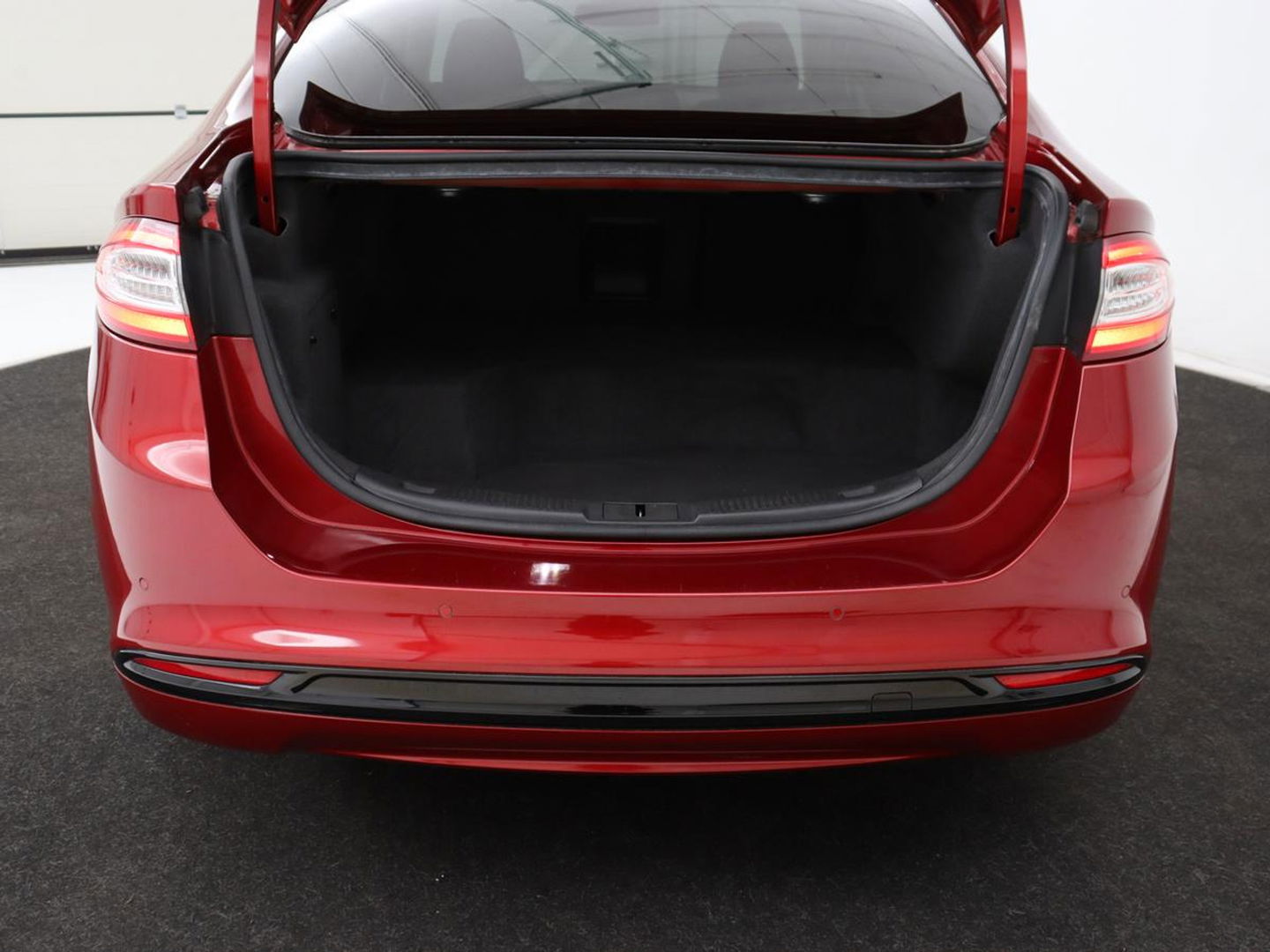 Ford Mondeo 2.0 IVCT HEV Titanium X | Stoelverwarming | Adaptive cruise | Carplay | Camera | Keyless | Memory | Navigatie | Full LED | Park Assist | Verwarmde voorruit