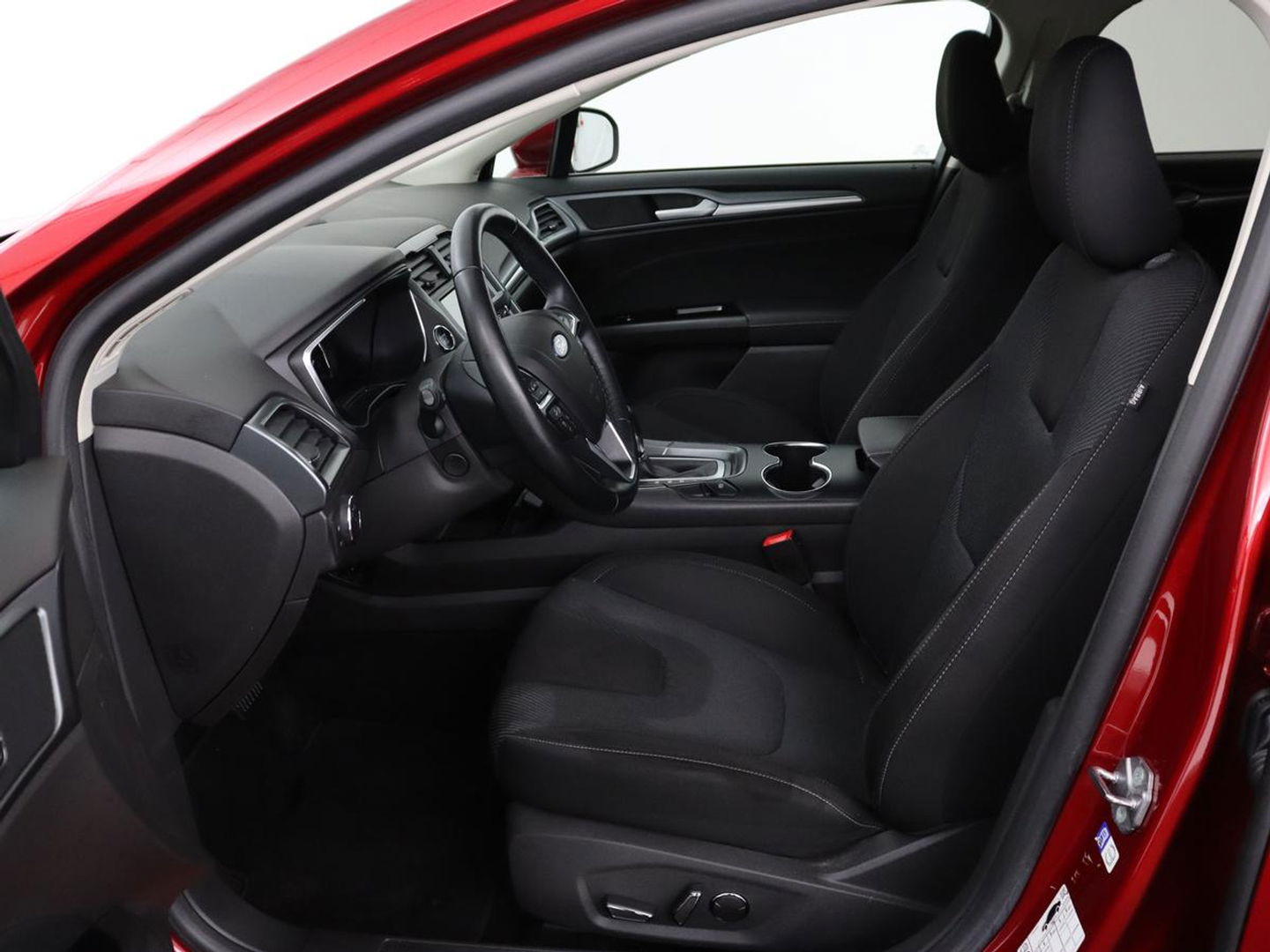 Ford Mondeo 2.0 IVCT HEV Titanium X | Stoelverwarming | Adaptive cruise | Carplay | Camera | Keyless | Memory | Navigatie | Full LED | Park Assist | Verwarmde voorruit