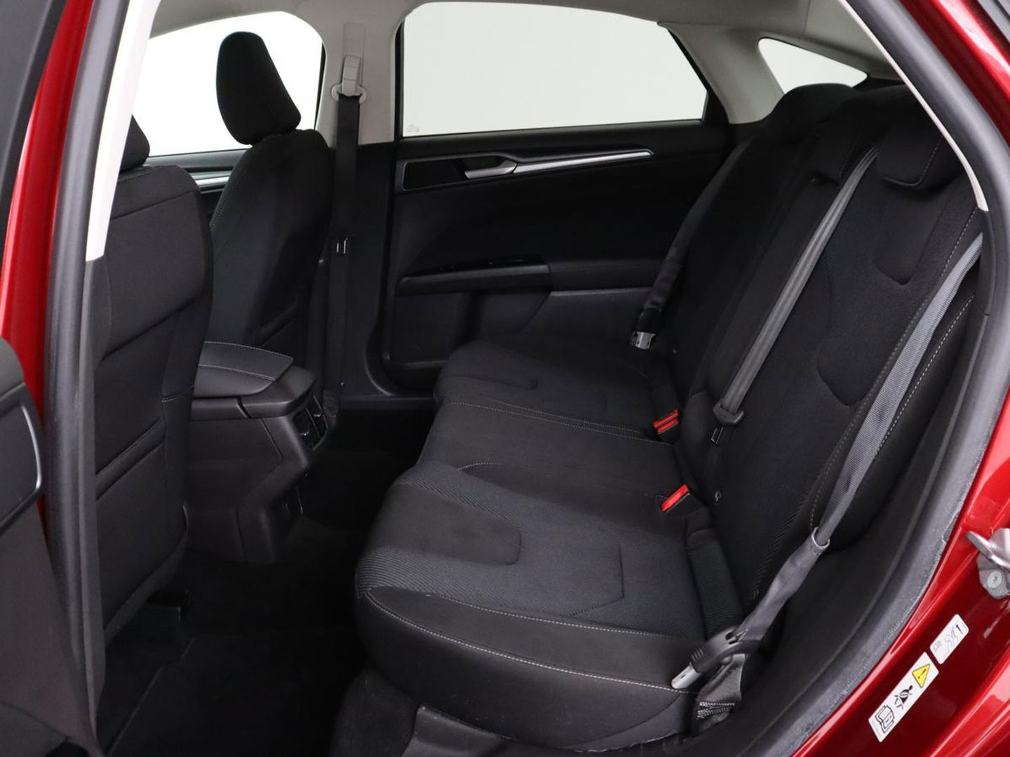 Ford Mondeo 2.0 IVCT HEV Titanium X | Stoelverwarming | Adaptive cruise | Carplay | Camera | Keyless | Memory | Navigatie | Full LED | Park Assist | Verwarmde voorruit