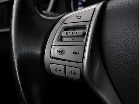 Nissan QASHQAI 1.2 N-Connecta | Panoramadak | Trekhaak | 360 Camera | Navigatie | Bluetooth | Climate control | Cruise control