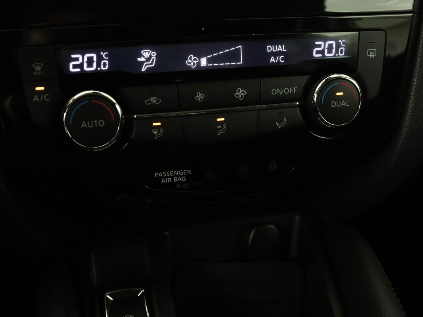 Nissan QASHQAI 1.2 N-Connecta | Panoramadak | Trekhaak | 360 Camera | Navigatie | Bluetooth | Climate control | Cruise control