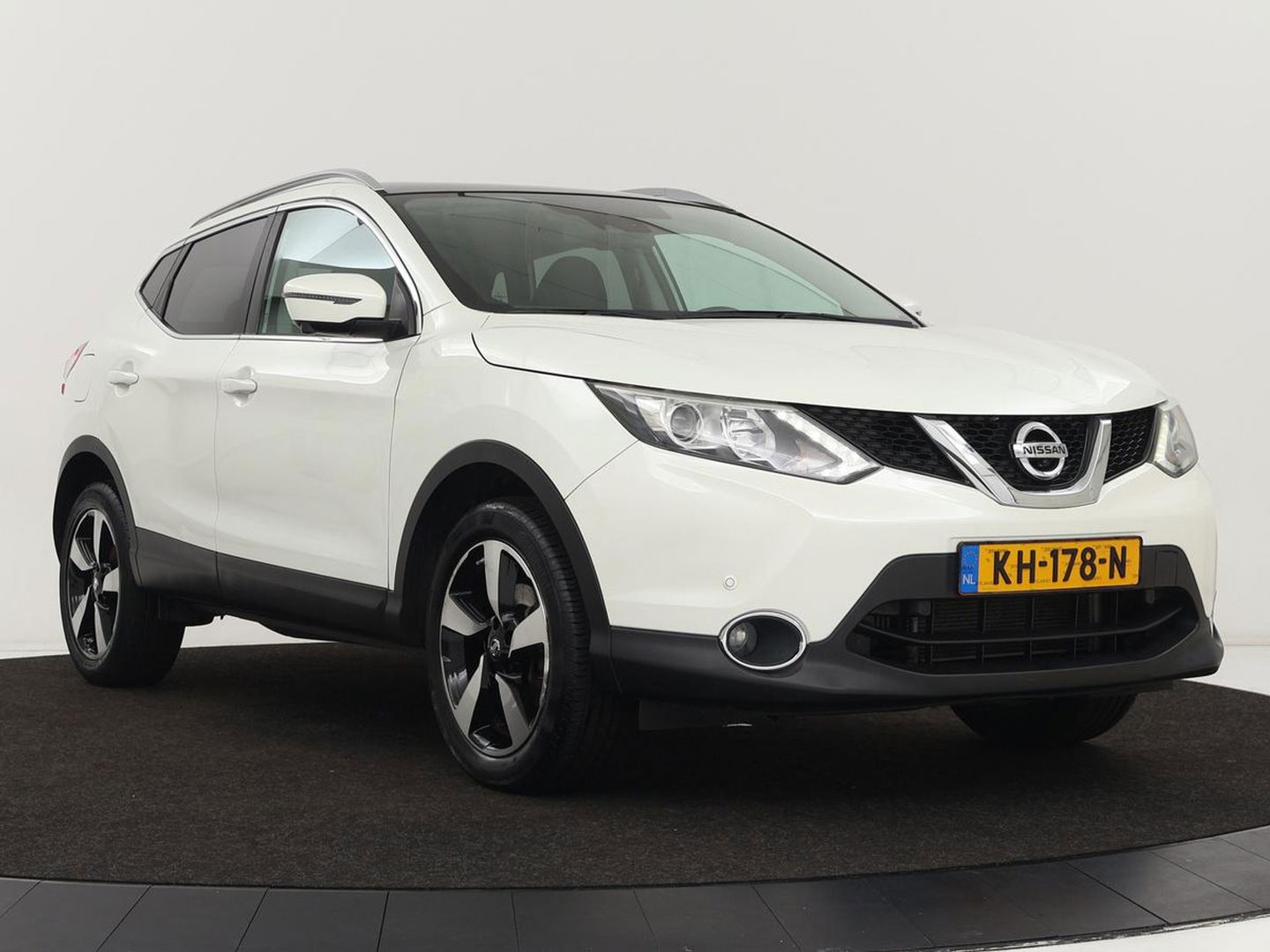 Nissan QASHQAI 1.2 N-Connecta | Panoramadak | Trekhaak | 360 Camera | Navigatie | Bluetooth | Climate control | Cruise control