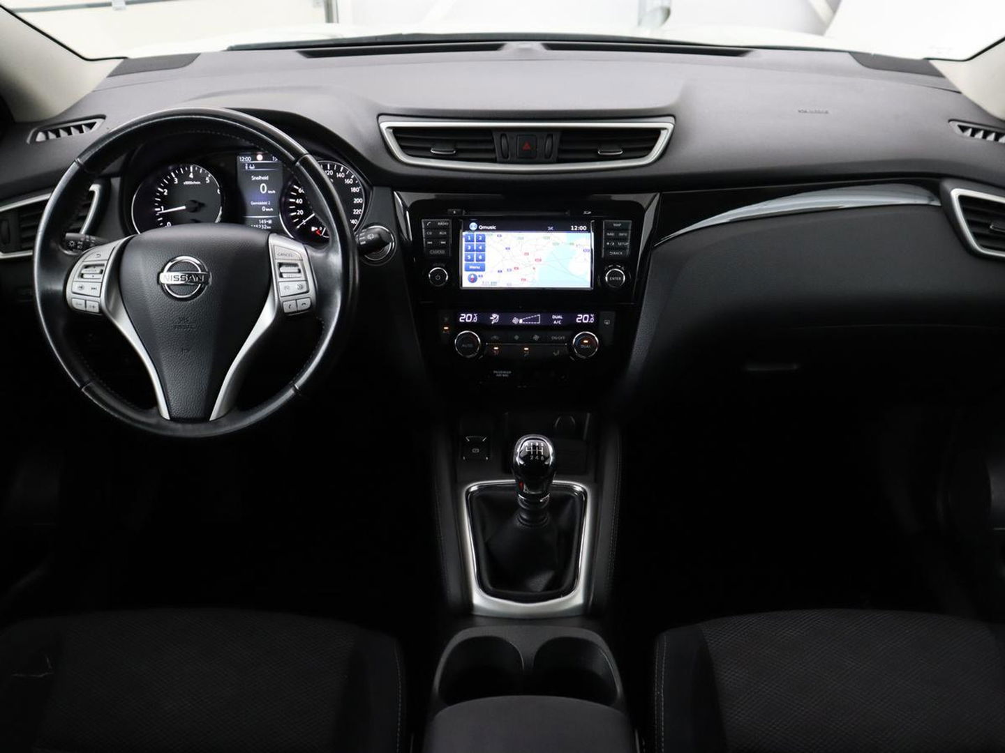 Nissan QASHQAI 1.2 N-Connecta | Panoramadak | Trekhaak | 360 Camera | Navigatie | Bluetooth | Climate control | Cruise control