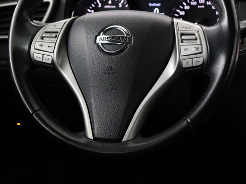 Nissan QASHQAI 1.2 N-Connecta | Panoramadak | Trekhaak | 360 Camera | Navigatie | Bluetooth | Climate control | Cruise control