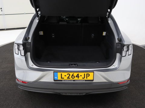 Ford Mustang Mach-E RWD 75 kWh | Panoramadak | Leder | Trekhaak | Stoelverwarming | Adaptive cruise | 360 camera | Adaptive cruise | B&O Sound | Stuurverwarming