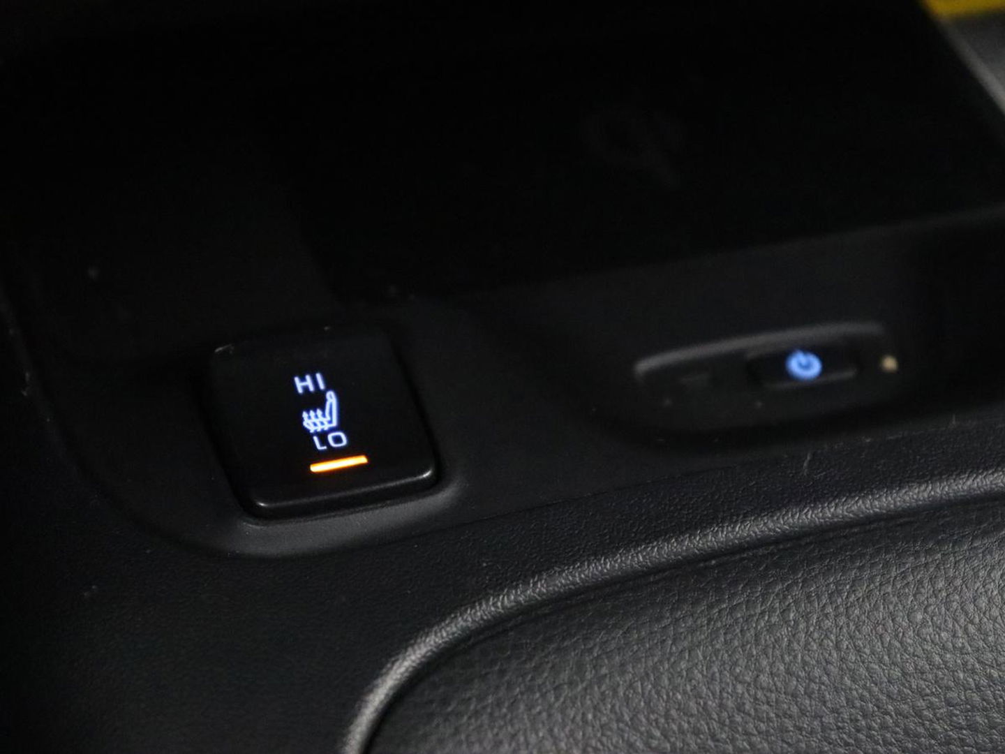 Toyota Corolla 1.8 Hybrid GR-Sport | Trekhaak | Stoelverwarming | Adaptive cruise | Camera | Carplay | Sportstoelen | Full LED | Park Assist | Keyless