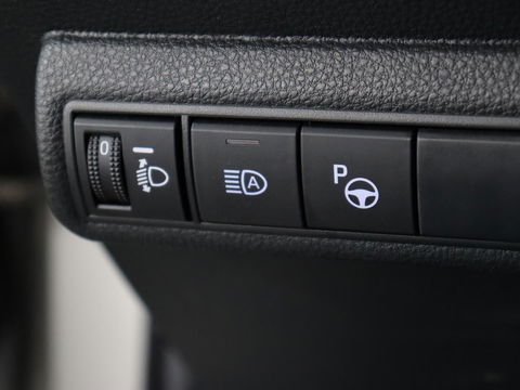 Toyota Corolla 1.8 Hybrid GR-Sport | Trekhaak | Stoelverwarming | Adaptive cruise | Camera | Carplay | Sportstoelen | Full LED | Park Assist | Keyless