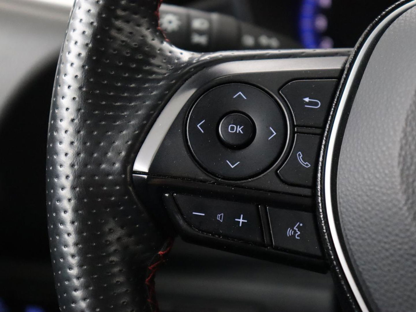 Toyota Corolla 1.8 Hybrid GR-Sport | Trekhaak | Stoelverwarming | Adaptive cruise | Camera | Carplay | Sportstoelen | Full LED | Park Assist | Keyless
