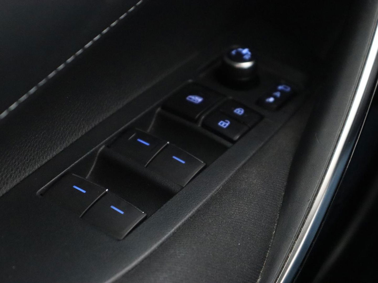 Toyota Corolla 1.8 Hybrid GR-Sport | Trekhaak | Stoelverwarming | Adaptive cruise | Camera | Carplay | Sportstoelen | Full LED | Park Assist | Keyless