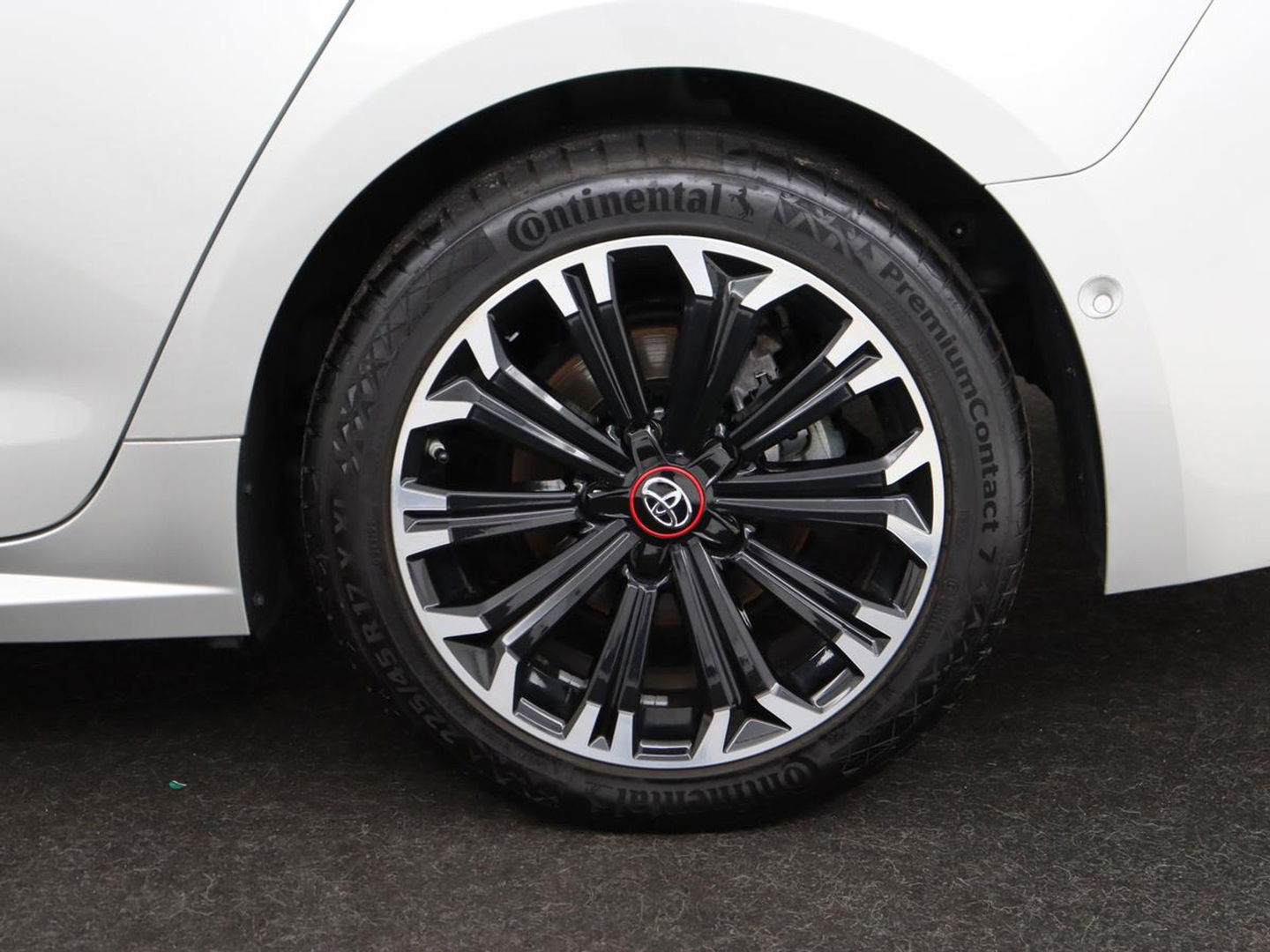 Toyota Corolla 1.8 Hybrid GR-Sport | Trekhaak | Stoelverwarming | Adaptive cruise | Camera | Carplay | Sportstoelen | Full LED | Park Assist | Keyless