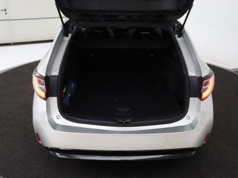 Toyota Corolla 1.8 Hybrid GR-Sport | Trekhaak | Stoelverwarming | Adaptive cruise | Camera | Carplay | Sportstoelen | Full LED | Park Assist | Keyless