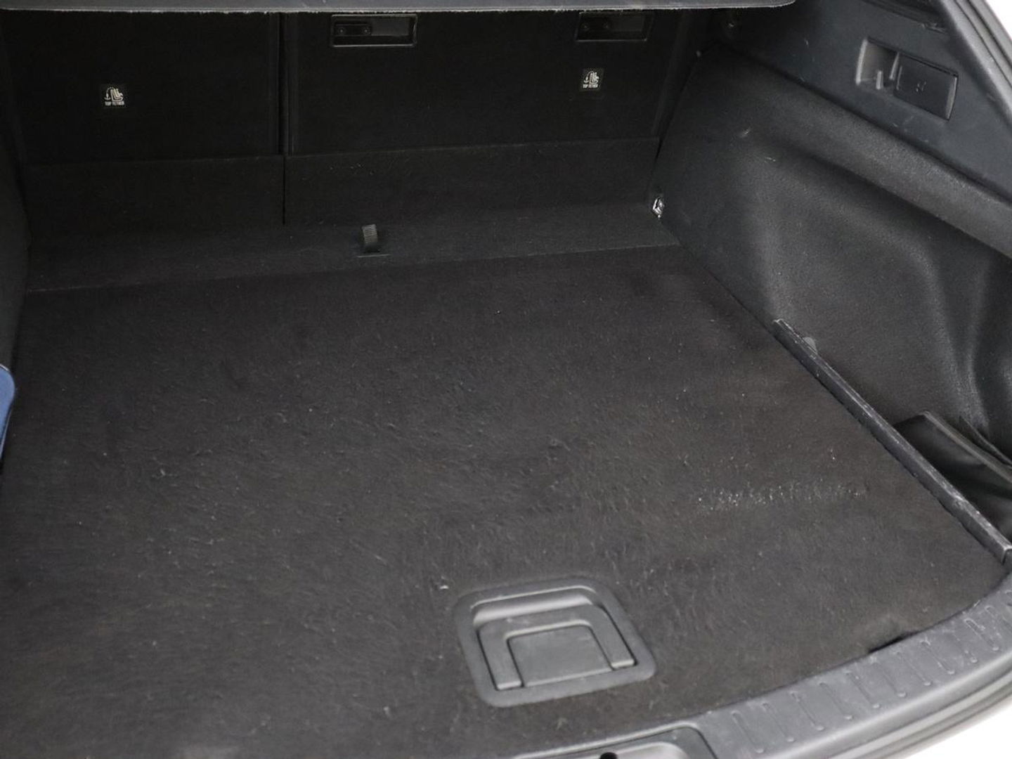 Toyota Corolla 1.8 Hybrid GR-Sport | Trekhaak | Stoelverwarming | Adaptive cruise | Camera | Carplay | Sportstoelen | Full LED | Park Assist | Keyless
