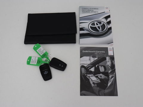 Toyota Corolla 1.8 Hybrid GR-Sport | Trekhaak | Stoelverwarming | Adaptive cruise | Camera | Carplay | Sportstoelen | Full LED | Park Assist | Keyless