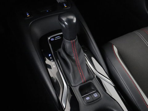 Toyota Corolla 1.8 Hybrid GR-Sport | Trekhaak | Stoelverwarming | Adaptive cruise | Camera | Carplay | Sportstoelen | Full LED | Park Assist | Keyless