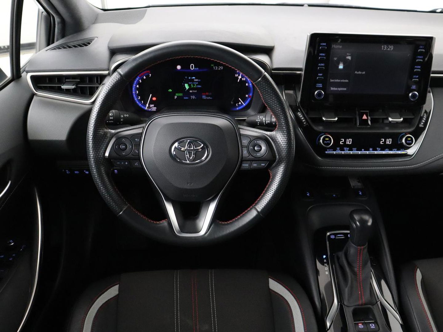 Toyota Corolla 1.8 Hybrid GR-Sport | Trekhaak | Stoelverwarming | Adaptive cruise | Camera | Carplay | Sportstoelen | Full LED | Park Assist | Keyless