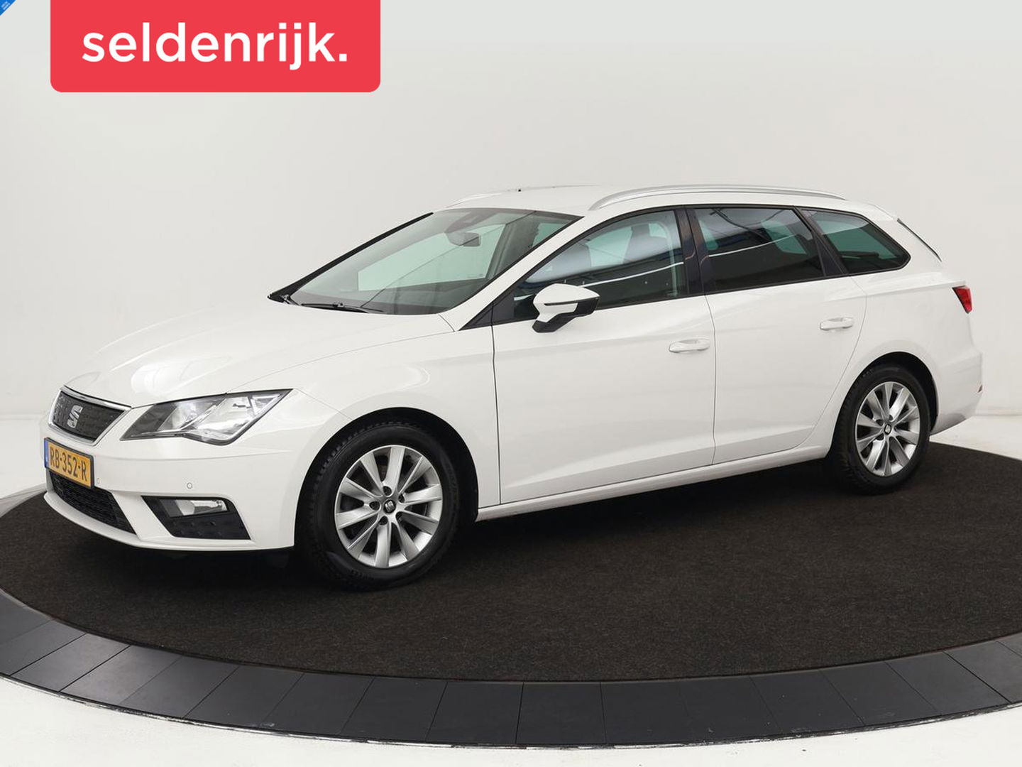 SEAT Leon 1.0 TSI Style Intens | Carplay | Navigatie | Climate control | Keyless | Cruise control | Bluetooth | Parkeerhulp