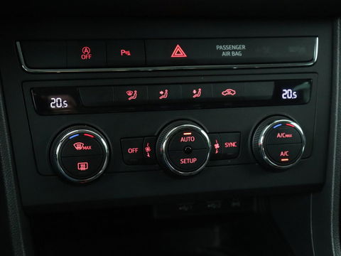 SEAT Leon 1.0 TSI Style Intens | Carplay | Navigatie | Climate control | Keyless | Cruise control | Bluetooth | Parkeerhulp