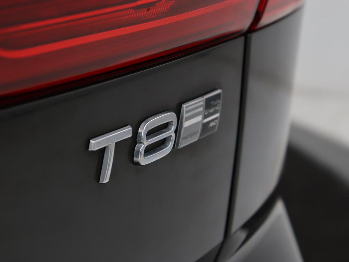 Volvo XC60 2.0 T8 Twin Engine AWD Inscription | Panoramadak | Trekhaak | Leder | Camera | Carplay | Navigatie | Full LED | Climate control