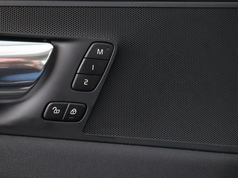Volvo XC60 2.0 T8 Twin Engine AWD Inscription | Panoramadak | Trekhaak | Leder | Camera | Carplay | Navigatie | Full LED | Climate control