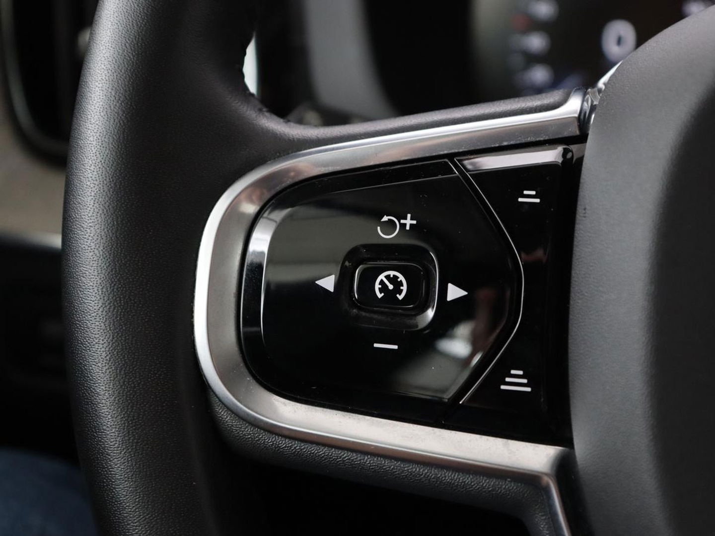 Volvo XC60 2.0 T8 Twin Engine AWD Inscription | Panoramadak | Trekhaak | Leder | Camera | Carplay | Navigatie | Full LED | Climate control