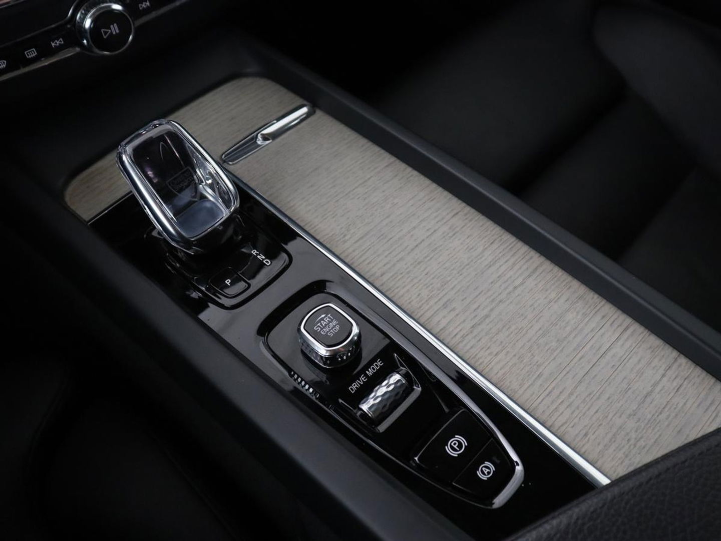 Volvo XC60 2.0 T8 Twin Engine AWD Inscription | Panoramadak | Trekhaak | Leder | Camera | Carplay | Navigatie | Full LED | Climate control