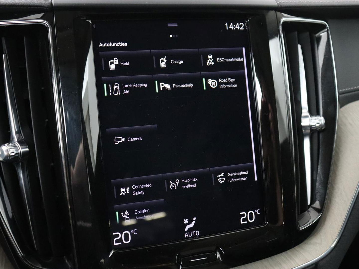 Volvo XC60 2.0 T8 Twin Engine AWD Inscription | Panoramadak | Trekhaak | Leder | Camera | Carplay | Navigatie | Full LED | Climate control