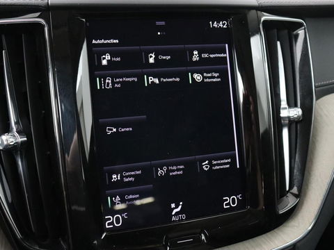 Volvo XC60 2.0 T8 Twin Engine AWD Inscription | Panoramadak | Trekhaak | Leder | Camera | Carplay | Navigatie | Full LED | Climate control
