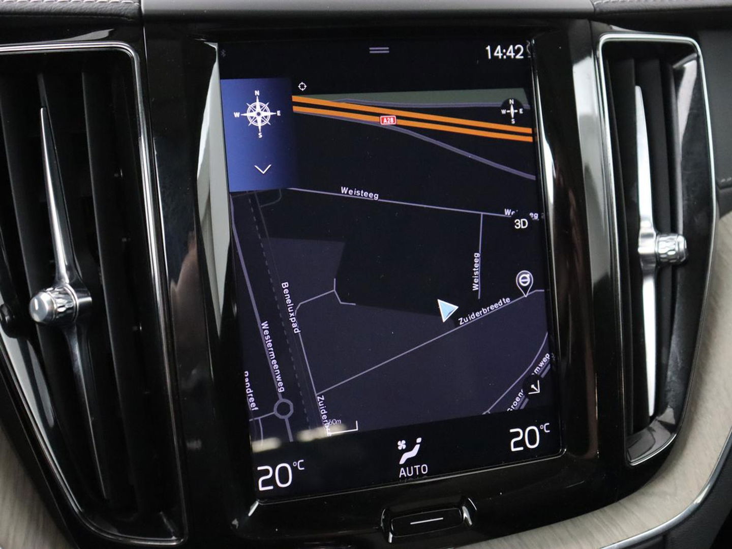 Volvo XC60 2.0 T8 Twin Engine AWD Inscription | Panoramadak | Trekhaak | Leder | Camera | Carplay | Navigatie | Full LED | Climate control