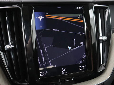 Volvo XC60 2.0 T8 Twin Engine AWD Inscription | Panoramadak | Trekhaak | Leder | Camera | Carplay | Navigatie | Full LED | Climate control