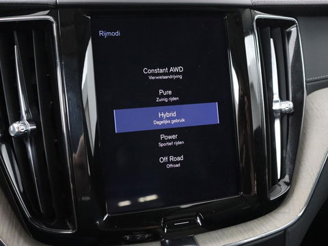Volvo XC60 2.0 T8 Twin Engine AWD Inscription | Panoramadak | Trekhaak | Leder | Camera | Carplay | Navigatie | Full LED | Climate control