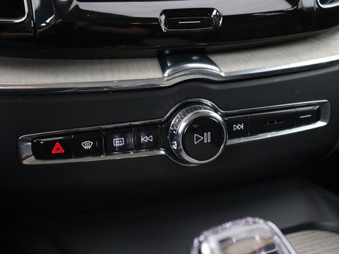 Volvo XC60 2.0 T8 Twin Engine AWD Inscription | Panoramadak | Trekhaak | Leder | Camera | Carplay | Navigatie | Full LED | Climate control