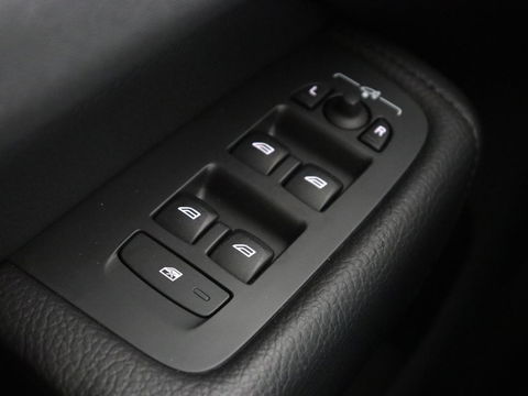 Volvo XC60 2.0 T8 Twin Engine AWD Inscription | Panoramadak | Trekhaak | Leder | Camera | Carplay | Navigatie | Full LED | Climate control