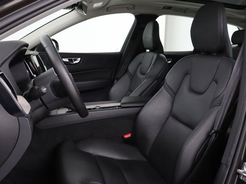 Volvo XC60 2.0 T8 Twin Engine AWD Inscription | Panoramadak | Trekhaak | Leder | Camera | Carplay | Navigatie | Full LED | Climate control